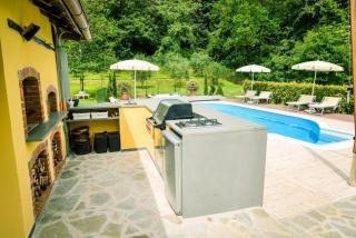 Villa 3 Bed 4 Bath Sleeps 8 Pool Hot tub Air Con - Villafranca in Lunigiana - 7