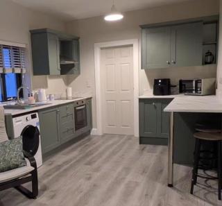Seaside Retreat - 4 Guests - Fireplace - Parking - Galway - 9