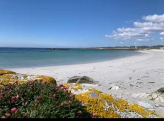 Seaside Retreat - 4 Guests - Fireplace - Parking - Galway - 2