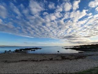 Seaside Retreat - 4 Guests - Fireplace - Parking - Galway - 1