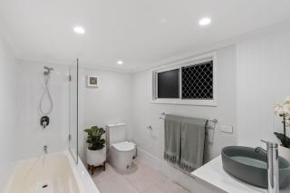 BellaVita pet-friendly Oasis in Margate - Woody Point - 1