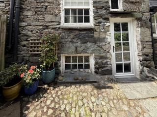 Unicorn Cottage - 8