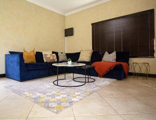 Fourways Luxurious 5-Bed Home - Sandton - 3