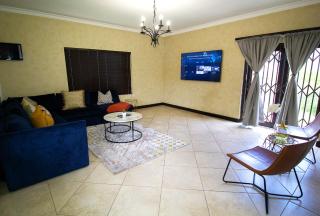 Fourways Luxurious 5-Bed Home - Sandton - 4