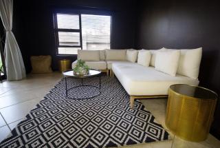 Fourways Luxurious 5-Bed Home - 9