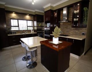 Fourways Luxurious 5-Bed Home - Sandton - 7