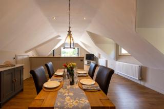 The Hideaway - Sutton - 3