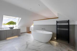 The Hideaway - Sutton - 8