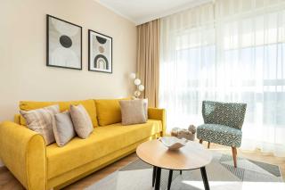 Sunny Apartment with Parking near Polsat Plus Arena by Noclegi Renters - Danzig - 0