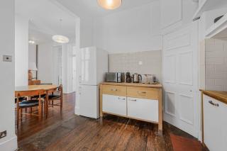 The Bloomsbury Deux - by Frankie Says - Londra - 0