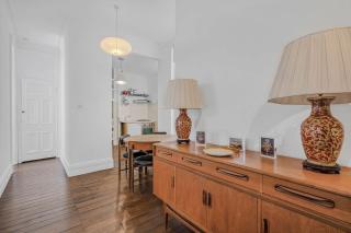 The Bloomsbury Deux - by Frankie Says - Londra - 4