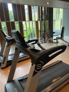 Welcome to warm room here have gym saona Netflix - Bangkok - 1