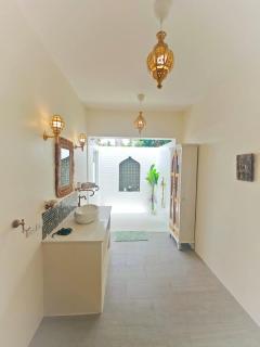 Oasis Road - Hinkong - 2