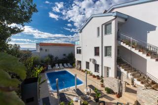 Apartment Koralj 3 with a heated Pool - Krk - 2