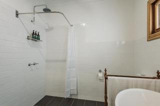 Thedell Cottage - A Boutique Heritage Escape - Auburn - 5