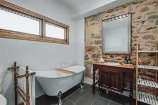 Thedell Cottage - A Boutique Heritage Escape - Auburn - 1