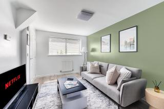 Stylish House with Driveway Parking, Self-Check-In, Fast WiFi and Smart TV by Yoko Property - Milton Keynes - 1