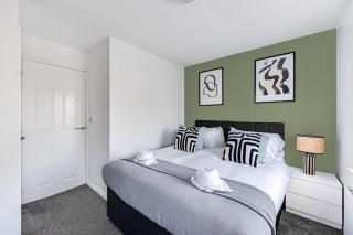 Stylish House with Driveway Parking, Self-Check-In, Fast WiFi and Smart TV by Yoko Property - Milton Keynes - 7
