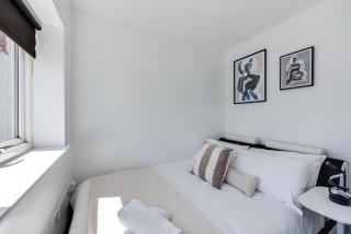 Stylish House with Driveway Parking, Self-Check-In, Fast WiFi and Smart TV by Yoko Property - Milton Keynes - 4