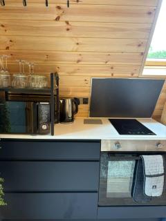 Sycamore Lodge with Hot Tub- Quirky & Romantic - Halstead - 6