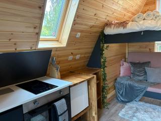 Sycamore Lodge with Hot Tub- Quirky & Romantic - Halstead - 4