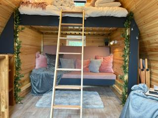 Sycamore Lodge with Hot Tub- Quirky & Romantic - Halstead - 2