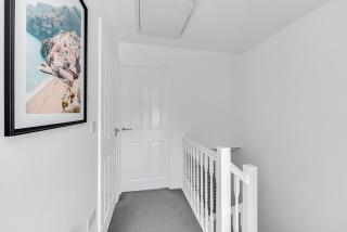 Stylish House with Driveway Parking, Self-Check-In, Fast WiFi and Smart TV by Yoko Property - Milton Keynes - 2