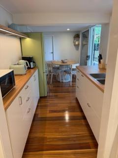BellaVita pet-friendly Oasis in Margate - Woody Point - 7