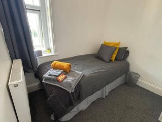 Modern 2-Bed Victorian Apartment - Sleeps 6 & Pets - Yeovil - 4