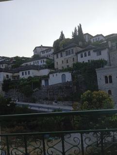 Feel the Nature Bed & Breakfast Gjirokaster - Polisi i Vogël - 2