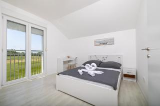 Three-Bedroom Holiday Home Vida with Private Pool - Zagreb - 7