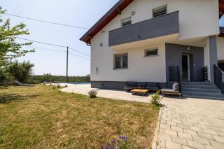 Three-Bedroom Holiday Home Vida with Private Pool - Zagreb - 3