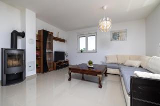 Three-Bedroom Holiday Home Vida with Private Pool - Zagreb - 6