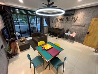 Legoland 2-Storey Apartment -18pax - - 3