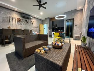 Legoland 2-Storey Apartment -18pax - - 1