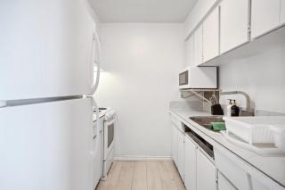 Queen Elizabeth Garden Stay with Parking and King Bed for 6 - Vancouver - 6