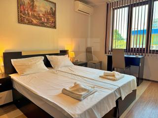 Urban Botanical 2BR - Varna - 8