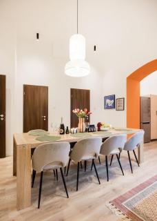 Artful 3BR Home by Danube River & Market Hall - 9