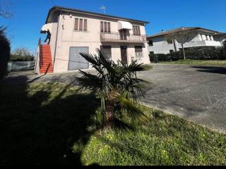 Garden Country House - - 4