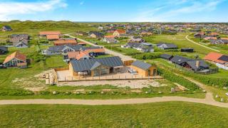 Uniquely located wooden cottage by the sea - SJ1 - Harboør - 0