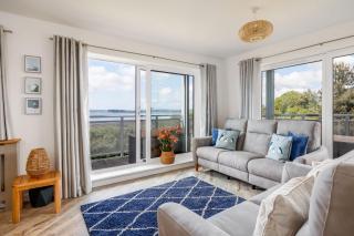 Isle View - Large Corner Balcony with Harbour Views - Poole - 2