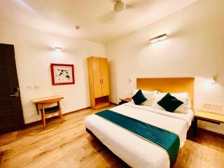 Couple Friendly Hotel- Surajkund Faridabad Shooting Range - Faridabad - 8