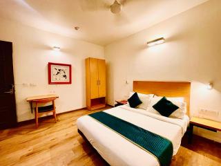 Couple Friendly Hotel- Surajkund Faridabad Shooting Range - Faridabad - 7