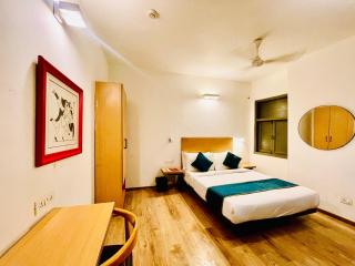 Couple Friendly Hotel- Surajkund Faridabad Shooting Range - Faridabad - 9