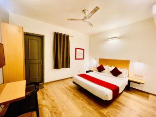 Couple Friendly Hotel- Surajkund Faridabad Shooting Range - Faridabad - 5