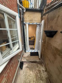 Bright and Spacious Entire One Bedroom Apartment with Living Room and Private Garden - 5