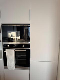 Sapphire Shores- Spacious 2-Bedroom Apartment with Balcony & Sea View - 5