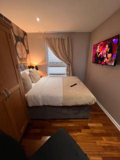 CockleDora, A Luxury Ground Floor Beachfront Apartment - Llanelli - 5