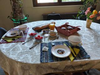 Colmar "Room" chambre privée chez l'habitant,parking voiture devant la maison,garage moto et vélo,petit déjeuner - Colmar - 9