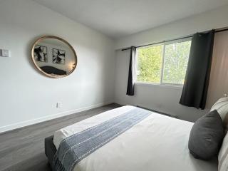 Charming Main Street Suite with Parking for 6 Guests - Vancouver - 6
